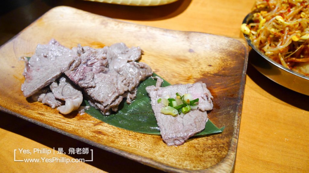 我是飛老師,YesPhillip,台北,東區,韓式烤肉,娘子韓食,市民店,桌邊服務,娘子韓式雙人燒肉,香草雞肉,超厚切豬五花,特選牛肩肉,翼板牛,橫隔膜,翼板牛,肋眼牛,腰內豬排,起司部隊鍋,黃金蜂蜜柚子茶,醃蘿蔔,辣蘿蔔,毛豆,牛蒡