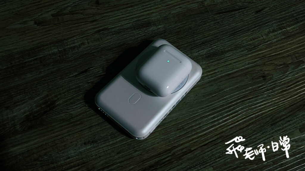 WiWU Cube磁吸無線充行動電源,磁吸無線充電行動電源推薦,輕便,質感,Magsafe磁吸,iPhone14,iPhone13,iPhone12,支架,超強吸力