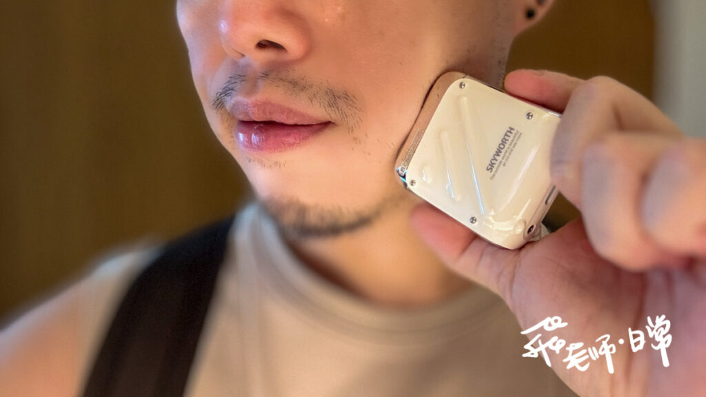 創維行者雙刀頭電動刮鬍刀,行李箱造型,輕巧好攜帶,雙環雙頭浮動刀網,夏日清爽選擇,整機可水洗,享保固一年