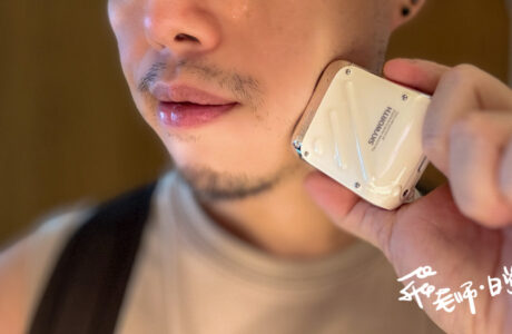 創維行者雙刀頭電動刮鬍刀,行李箱造型,輕巧好攜帶,雙環雙頭浮動刀網,夏日清爽選擇,整機可水洗,享保固一年