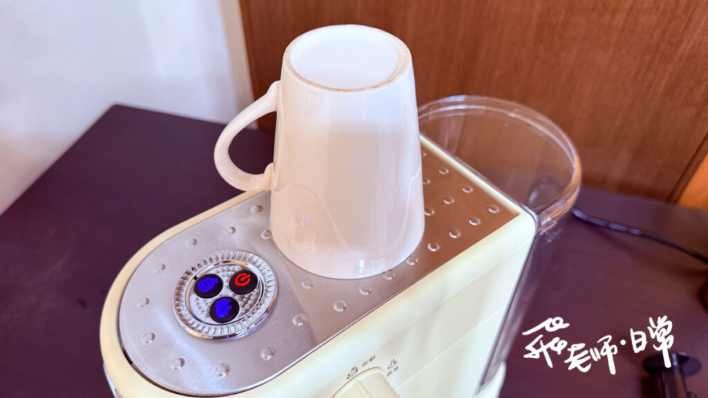 Roommi評價,Creamy半自動義式奶泡咖啡機評價,半自動義式咖啡機開箱,居家奶泡咖啡機分享,多口味咖啡機分享,高質感咖啡機開箱,濃厚Crema咖啡機分享,居家義式咖啡機心得,高CP值半自動咖啡機心得,多功能半自動咖啡機分享,好喝咖啡機品牌分享,咖啡機拉花分享,省電咖啡機分享,可拆洗咖啡機心得