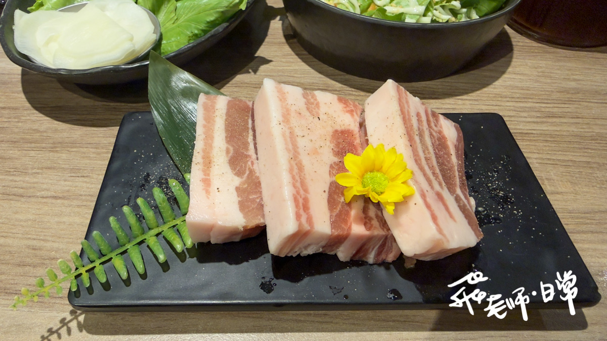 台北韓式烤肉推薦,台北松區韓式料理,韓式烤腸推薦,韓式料理必吃,韓式烤肉餐廳,台北烤腸美食,水番日韓製作所,半半烤腸套餐,台北豬五花推薦,韓式桌邊代烤,金槍魚泡菜鍋,韓劇同款美食,松山區韓式餐廳,韓式小菜續加,韓式沙拉推薦,韓式烤腸炒飯,韓式霜煎餅,小巨蛋韓式料理,韓式燒肉推薦,韓式聚餐首選