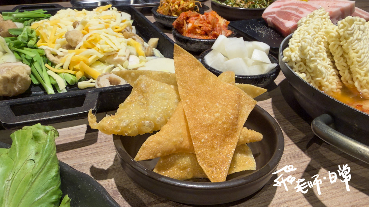 台北韓式烤肉推薦,台北松區韓式料理,韓式烤腸推薦,韓式料理必吃,韓式烤肉餐廳,台北烤腸美食,水番日韓製作所,半半烤腸套餐,台北豬五花推薦,韓式桌邊代烤,金槍魚泡菜鍋,韓劇同款美食,松山區韓式餐廳,韓式小菜續加,韓式沙拉推薦,韓式烤腸炒飯,韓式霜煎餅,小巨蛋韓式料理,韓式燒肉推薦,韓式聚餐首選