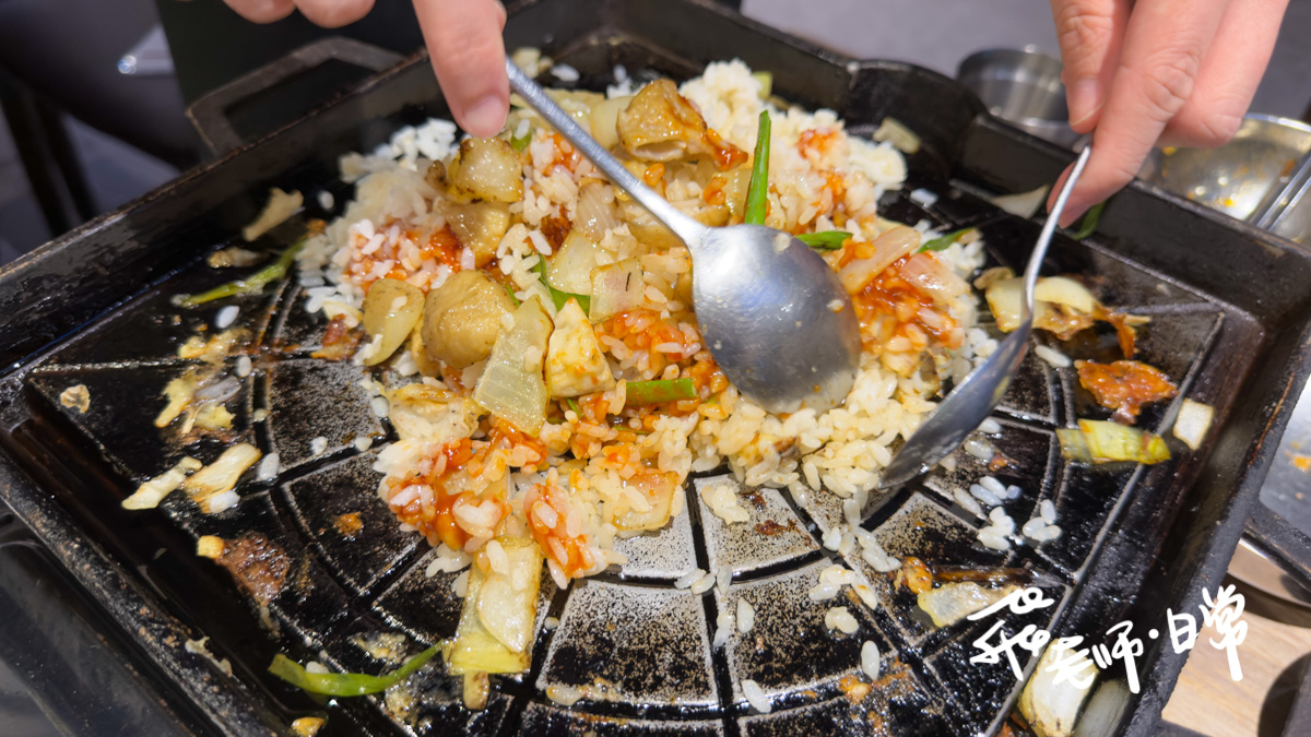 台北韓式烤肉推薦,台北松區韓式料理,韓式烤腸推薦,韓式料理必吃,韓式烤肉餐廳,台北烤腸美食,水番日韓製作所,半半烤腸套餐,台北豬五花推薦,韓式桌邊代烤,金槍魚泡菜鍋,韓劇同款美食,松山區韓式餐廳,韓式小菜續加,韓式沙拉推薦,韓式烤腸炒飯,韓式霜煎餅,小巨蛋韓式料理,韓式燒肉推薦,韓式聚餐首選