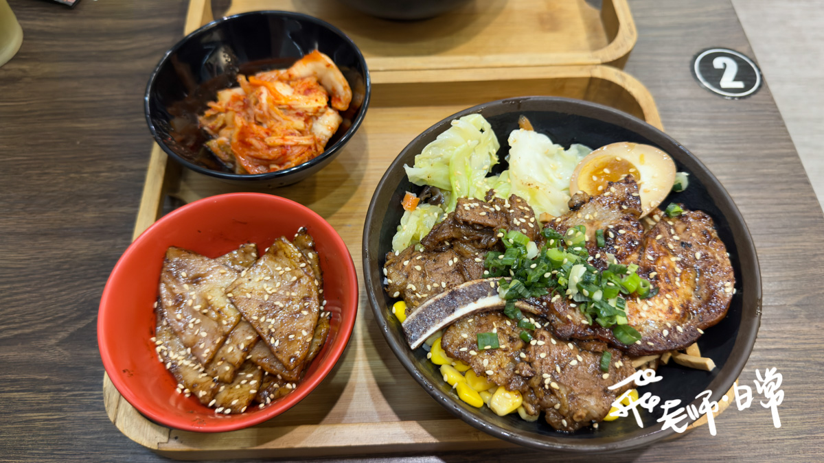 炬日式烤肉飯評價,炬日式烤肉飯好吃嗎,炬日式烤肉飯內用,便當外帶推薦,外食族平價便當分享,辦公室訂餐首選,網友推薦盒餐,北部連鎖便當店,日式丼飯分享,會議便當推薦,上班族外帶便當,高CP值商業午餐心得,丼飯,雙響丼,精緻盒餐,超值雙拼飯,鹽蔥,泡菜,泰式,麻辣,蝦味魚子,新北市板橋區四維路,在地美食推薦,便當推薦,商業午餐便當,炬日式烤肉飯,平價美味烤肉飯