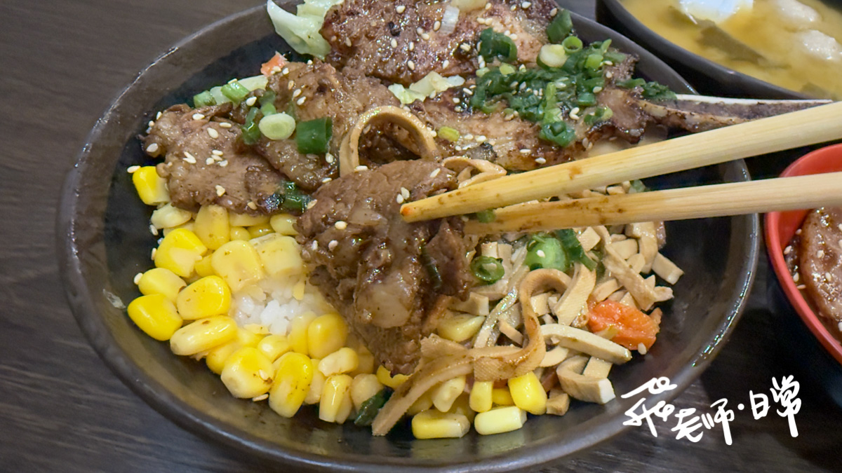 炬日式烤肉飯評價,炬日式烤肉飯好吃嗎,炬日式烤肉飯內用,便當外帶推薦,外食族平價便當分享,辦公室訂餐首選,網友推薦盒餐,北部連鎖便當店,日式丼飯分享,會議便當推薦,上班族外帶便當,高CP值商業午餐心得,丼飯,雙響丼,精緻盒餐,超值雙拼飯,鹽蔥,泡菜,泰式,麻辣,蝦味魚子,新北市板橋區四維路,在地美食推薦,便當推薦,商業午餐便當,炬日式烤肉飯,平價美味烤肉飯