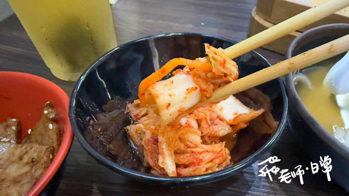 炬日式烤肉飯評價,炬日式烤肉飯好吃嗎,炬日式烤肉飯內用,便當外帶推薦,外食族平價便當分享,辦公室訂餐首選,網友推薦盒餐,北部連鎖便當店,日式丼飯分享,會議便當推薦,上班族外帶便當,高CP值商業午餐心得,丼飯,雙響丼,精緻盒餐,超值雙拼飯,鹽蔥,泡菜,泰式,麻辣,蝦味魚子,新北市板橋區四維路,在地美食推薦,便當推薦,商業午餐便當,炬日式烤肉飯,平價美味烤肉飯