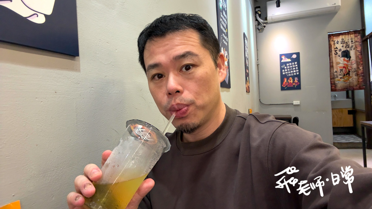 炬日式烤肉飯評價,炬日式烤肉飯好吃嗎,炬日式烤肉飯內用,便當外帶推薦,外食族平價便當分享,辦公室訂餐首選,網友推薦盒餐,北部連鎖便當店,日式丼飯分享,會議便當推薦,上班族外帶便當,高CP值商業午餐心得,丼飯,雙響丼,精緻盒餐,超值雙拼飯,鹽蔥,泡菜,泰式,麻辣,蝦味魚子,新北市板橋區四維路,在地美食推薦,便當推薦,商業午餐便當,炬日式烤肉飯,平價美味烤肉飯