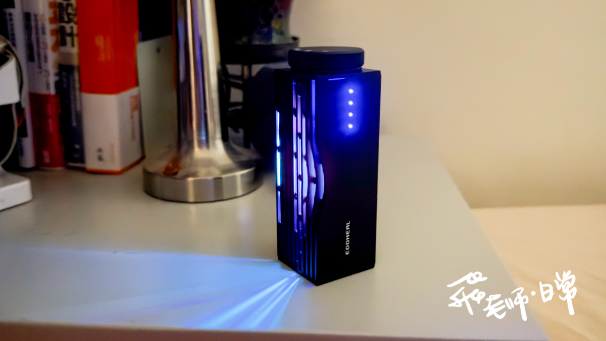 ECOHEAL,KNOT光子除味器評價,PHIT光合離子化技術,KNOT光子除味器心得,KNOT光子除味器有用嗎,KNOT除臭評價,光子除味器智商稅,小型除臭機開箱,小坪數除臭推薦,便攜式除臭機分享,除臭方式推薦,寵物異味消除,鞋櫃異味消除,衣櫃異味消除,廁所異味消除,浴室異味消除,抑菌防黴 