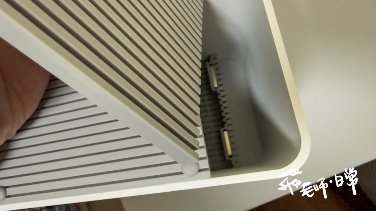 ECOHEAL,ELEV光子除味器評價,PHIT光合離子化技術,ELEV光子除味器心得,ELEV光子除味器有用嗎,ELEV光子除臭評價,光子除味器智商稅,大坪數除臭機開箱,質感清淨機分享,大坪數除臭推薦,除臭方式推薦,寵物異味消除,客廳異味消除,衣櫃異味消除,廁所異味消除,抑菌防黴,ECOHEAL、ELEV光子除味器、大坪數除臭機開箱、質感清淨機分享