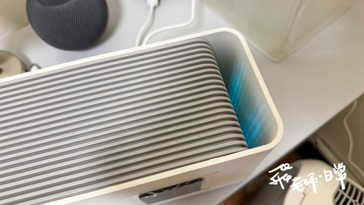 ECOHEAL,ELEV光子除味器評價,PHIT光合離子化技術,ELEV光子除味器心得,ELEV光子除味器有用嗎,ELEV光子除臭評價,光子除味器智商稅,大坪數除臭機開箱,質感清淨機分享,大坪數除臭推薦,除臭方式推薦,寵物異味消除,客廳異味消除,衣櫃異味消除,廁所異味消除,抑菌防黴,ECOHEAL、ELEV光子除味器、大坪數除臭機開箱、質感清淨機分享