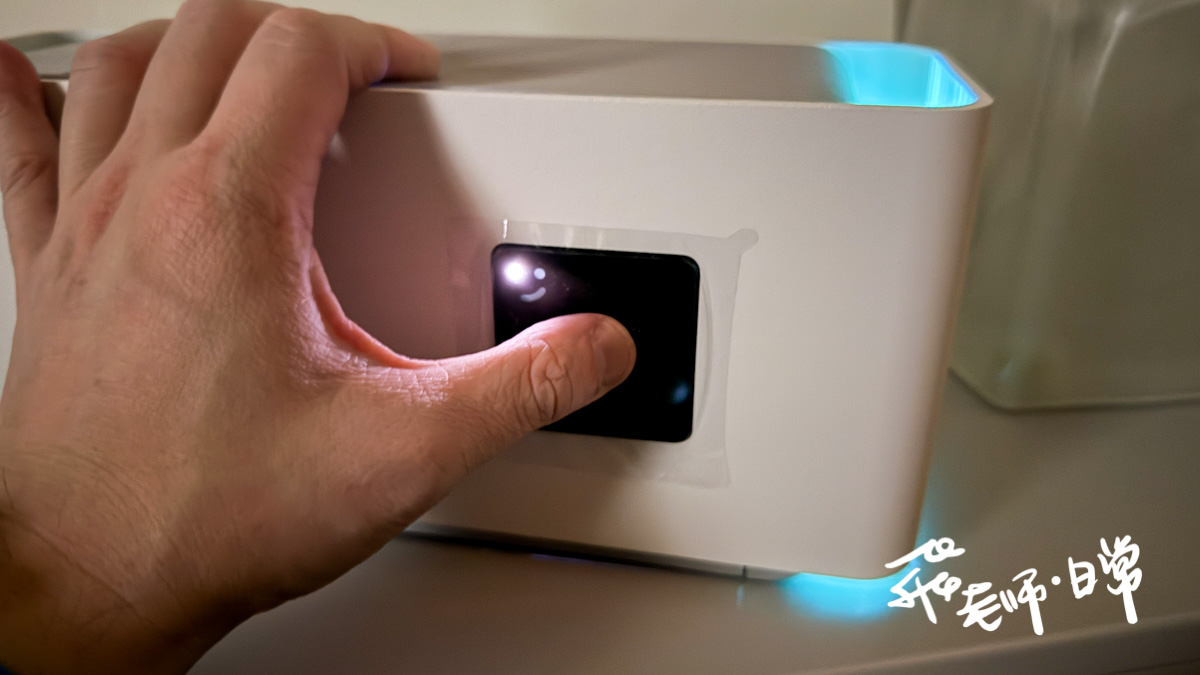 ECOHEAL,ELEV光子除味器評價,PHIT光合離子化技術,ELEV光子除味器心得,ELEV光子除味器有用嗎,ELEV光子除臭評價,光子除味器智商稅,大坪數除臭機開箱,質感清淨機分享,大坪數除臭推薦,除臭方式推薦,寵物異味消除,客廳異味消除,衣櫃異味消除,廁所異味消除,抑菌防黴,ECOHEAL、ELEV光子除味器、大坪數除臭機開箱、質感清淨機分享