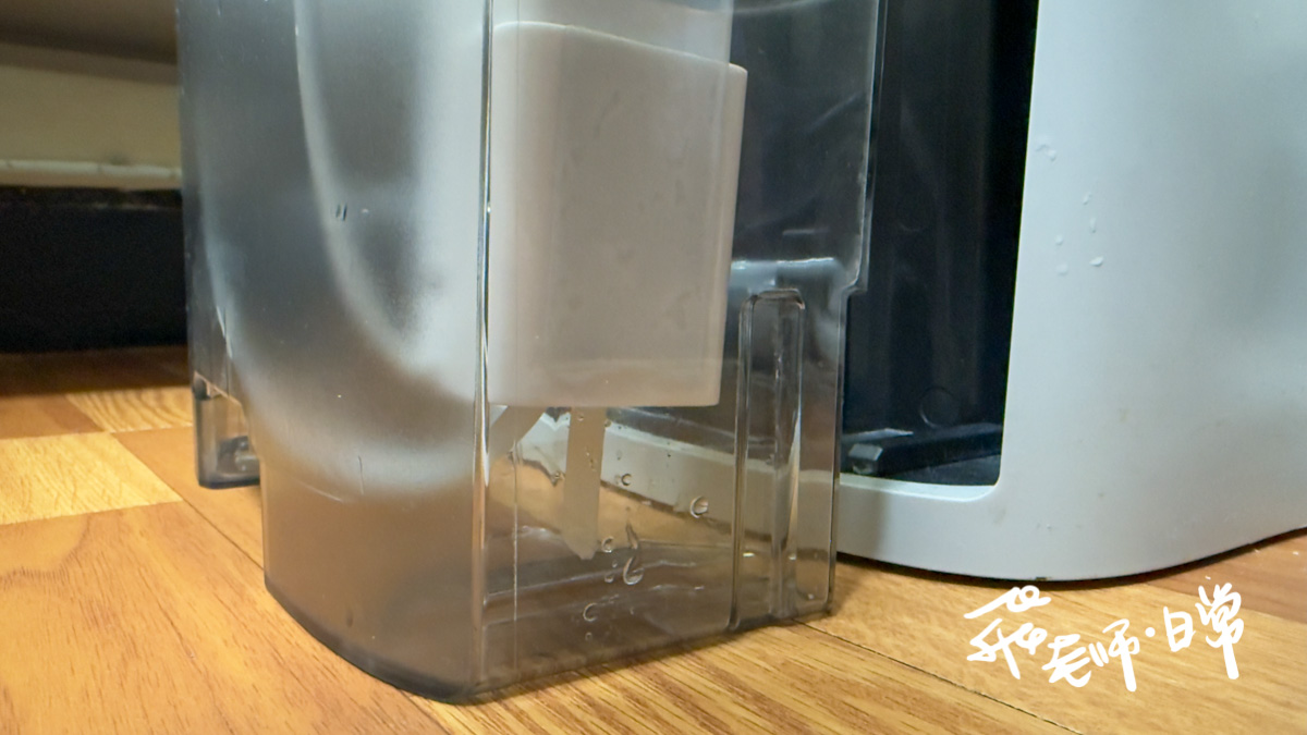 靜岡除濕機微型排水器開箱分享-租屋處也能讓水可往高處排出-安靜無聲解決浴室與冷氣排水困擾