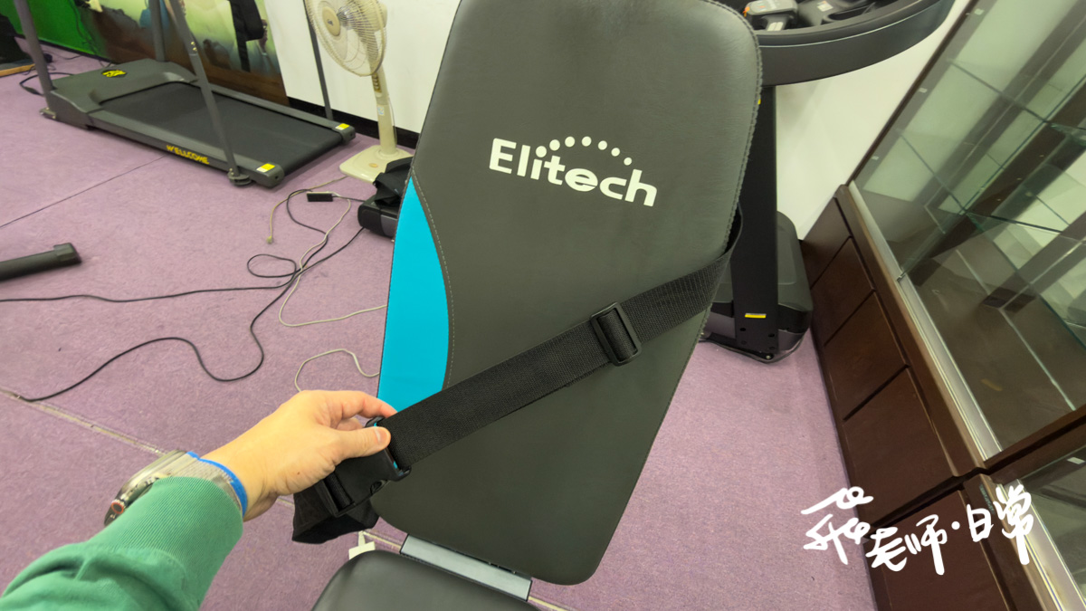 伊麗緹克Elitech樂活電動倒立椅IT-3使用心得分享,推薦給長期久坐腰痠背痛的低頭族,一鍵按壓輕鬆伸展,幫助放鬆超有感,輕鬆伸展不費力,紓緩痠痛多角度倒立機推薦 - 第9張圖 伊麗緹克評價,伊麗緹克倒立機評價,伊麗緹克倒立機好用嗎,居家倒立機推薦,電動倒立椅推薦,頸椎拉伸倒立椅推薦,倒立椅使用心得分享,久坐族倒立機推薦,低頭族倒立機推薦,紓緩痠痛倒立機推薦/多角度倒立機推薦,一鍵按壓倒立機推薦