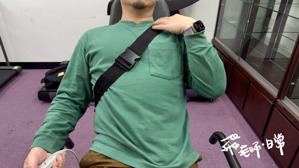 伊麗緹克Elitech樂活電動倒立椅IT-3使用心得分享,推薦給長期久坐腰痠背痛的低頭族,一鍵按壓輕鬆伸展,幫助放鬆超有感,輕鬆伸展不費力,紓緩痠痛多角度倒立機推薦 - 第10張圖 伊麗緹克評價,伊麗緹克倒立機評價,伊麗緹克倒立機好用嗎,居家倒立機推薦,電動倒立椅推薦,頸椎拉伸倒立椅推薦,倒立椅使用心得分享,久坐族倒立機推薦,低頭族倒立機推薦,紓緩痠痛倒立機推薦/多角度倒立機推薦,一鍵按壓倒立機推薦