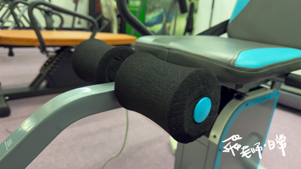 伊麗緹克Elitech樂活電動倒立椅IT-3使用心得分享,推薦給長期久坐腰痠背痛的低頭族,一鍵按壓輕鬆伸展,幫助放鬆超有感,輕鬆伸展不費力,紓緩痠痛多角度倒立機推薦 - 第8張圖 伊麗緹克評價,伊麗緹克倒立機評價,伊麗緹克倒立機好用嗎,居家倒立機推薦,電動倒立椅推薦,頸椎拉伸倒立椅推薦,倒立椅使用心得分享,久坐族倒立機推薦,低頭族倒立機推薦,紓緩痠痛倒立機推薦/多角度倒立機推薦,一鍵按壓倒立機推薦