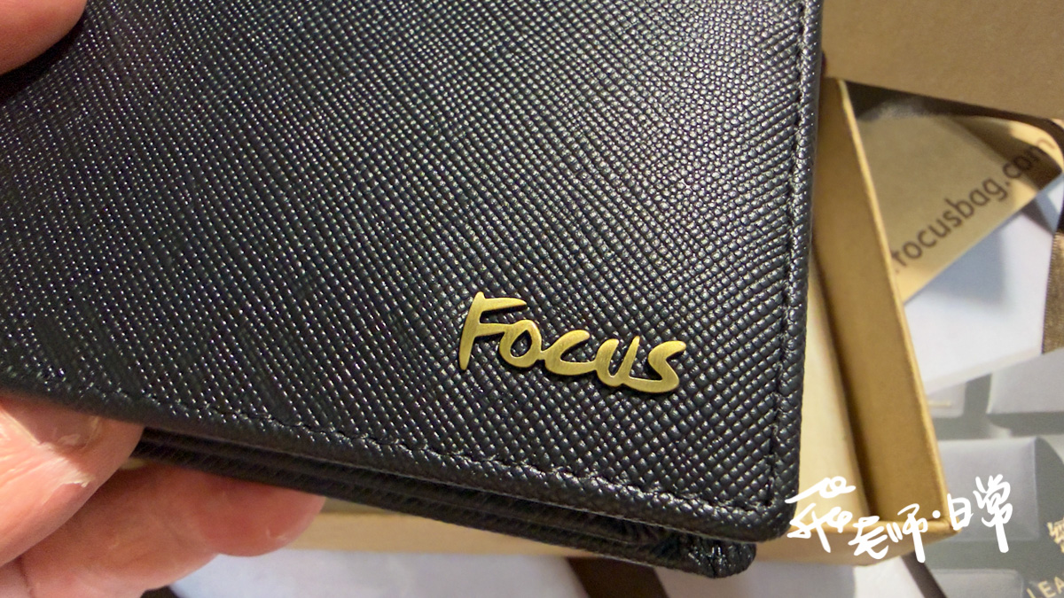 FOCUS皮夾評價,FOCUS防盜刷皮夾評價,FOCUS防盜刷皮夾好用嗎,RFID防盜刷皮夾推薦,真皮商務皮夾推薦,出國防盜錢包推薦,高質感皮夾推薦,防刮耐用皮夾推薦,旅遊必備皮夾推薦,父親節禮物推薦,男友實用禮物推薦,輕薄短夾推薦,大容量長夾推薦,FOCUS 真皮皮夾,RFID防盜刷十字紋防刮系列短夾,男士質感送禮推薦
