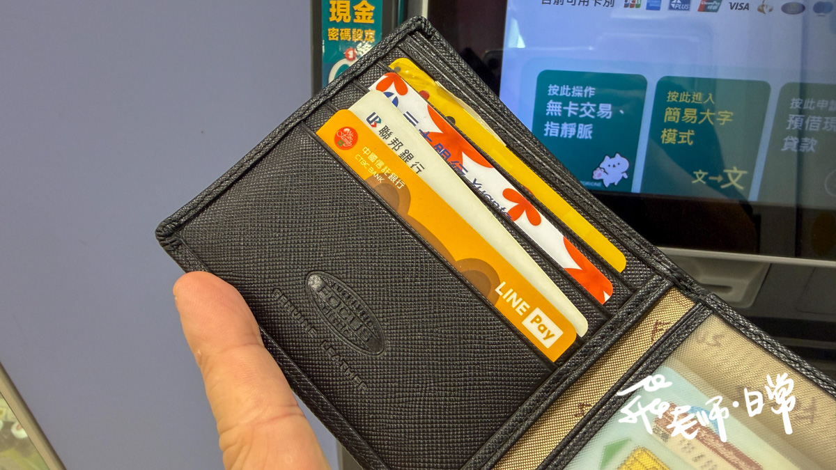 FOCUS皮夾評價,FOCUS防盜刷皮夾評價,FOCUS防盜刷皮夾好用嗎,RFID防盜刷皮夾推薦,真皮商務皮夾推薦,出國防盜錢包推薦,高質感皮夾推薦,防刮耐用皮夾推薦,旅遊必備皮夾推薦,父親節禮物推薦,男友實用禮物推薦,輕薄短夾推薦,大容量長夾推薦,FOCUS 真皮皮夾,RFID防盜刷十字紋防刮系列短夾,男士質感送禮推薦